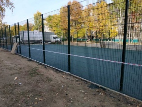 Забор на спортивную площадку 40 метров фото в Лотошино