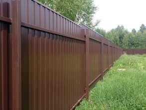 Забор из профнастила с забивными столбами 75 метров фото в Лотошино