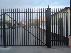 Сварные заборы с бетонированием столбов 12 метров фото в Лотошино