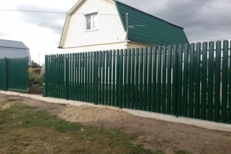 Забор из евроштакетника на ленточном фундаменте 70 метров фото в Лотошино