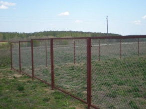Забор из сетки рабицы в натяг секционный 12 метров фото в Лотошино