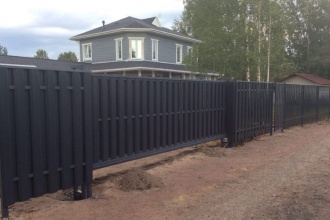 Забор из евроштакетника с бетонированием столбов 80 метров фото в Лотошино